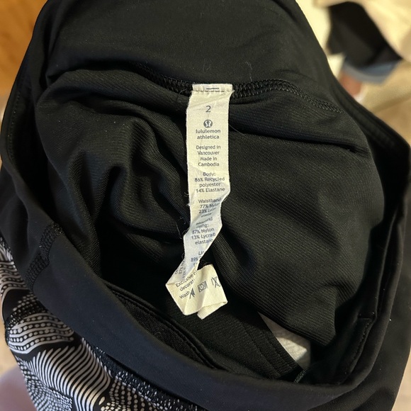 Lululemon speed up lined shorts 2.5” - Picture 2 of 2